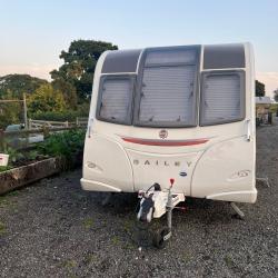 Bailey Unicorn Madrid Touring Caravan 3/4 Berth End Bathroom Twin Motor Movers