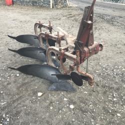 Massey Ferguson 40 - 3 Furrow Plough Tractor Mounted