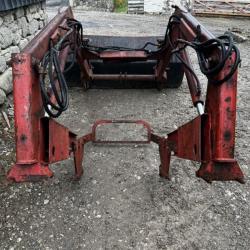 Massey 880 Loader C/W Bucket