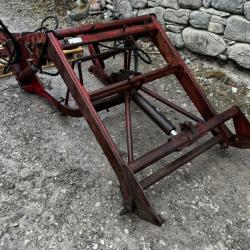 ALO Case I/H Loader C/W Brackets