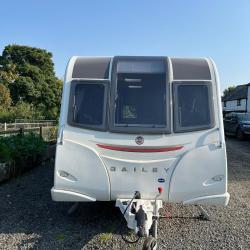 Bailey Unicorn Madrid Touring Caravan 3/4 Berth End Bathroom Twin Motor Movers