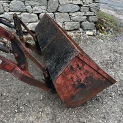 Massey 880 Loader C/W Bucket