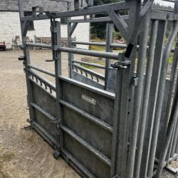 Bateman Cattle Crush Hoof Trim Trimming Crush