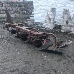 Massey Ferguson 40 - 3 Furrow Plough Tractor Mounted