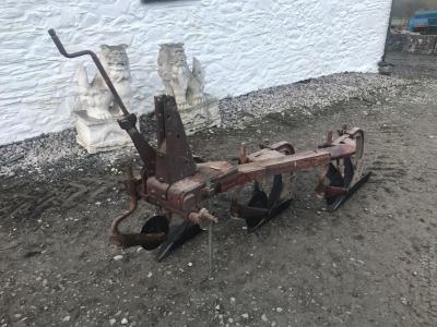 Massey Ferguson 40 - 3 Furrow Plough Tractor Mounted