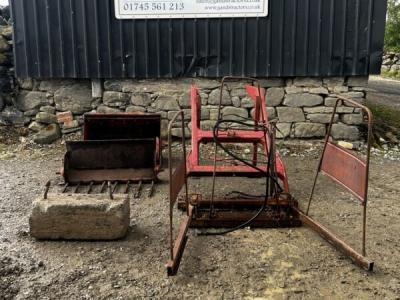 Massey 135 etc Loader C/W bucket Fork Weight Bale Grab