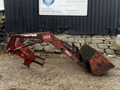 Massey 880 Loader C/W Bucket